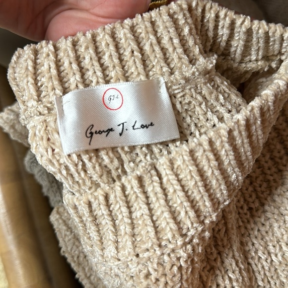 Cableknit Sweater - Picture 3 of 5